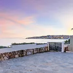 Bright Beachfront - Ref 157 By Costarentals