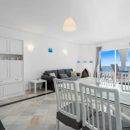 Bright Beachfront - Ref 157 By Costarentals Lägenhet