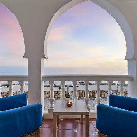 Bright Beachfront - Ref 157 By Costarentals Apartment