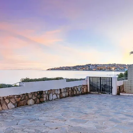Bright Beachfront - Ref 157 By Costarentals